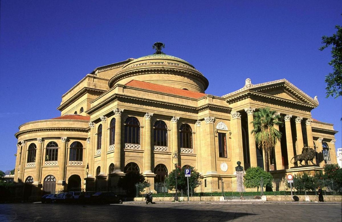 Room Holiday "Al Centro Storico" ปาแลร์โม ภายนอก รูปภาพ